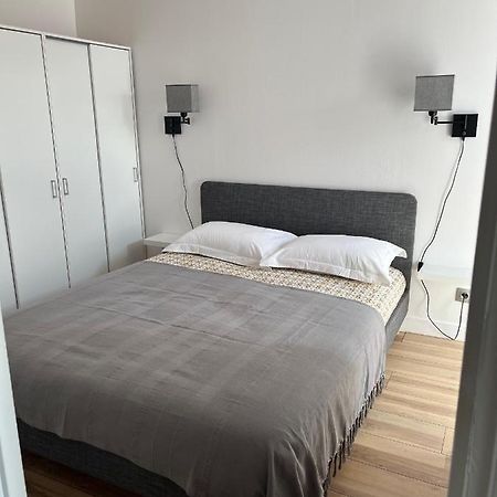Appartement De La Fontaine A La Tour Du Pin Hyper Centre Parking Prive Екстериор снимка