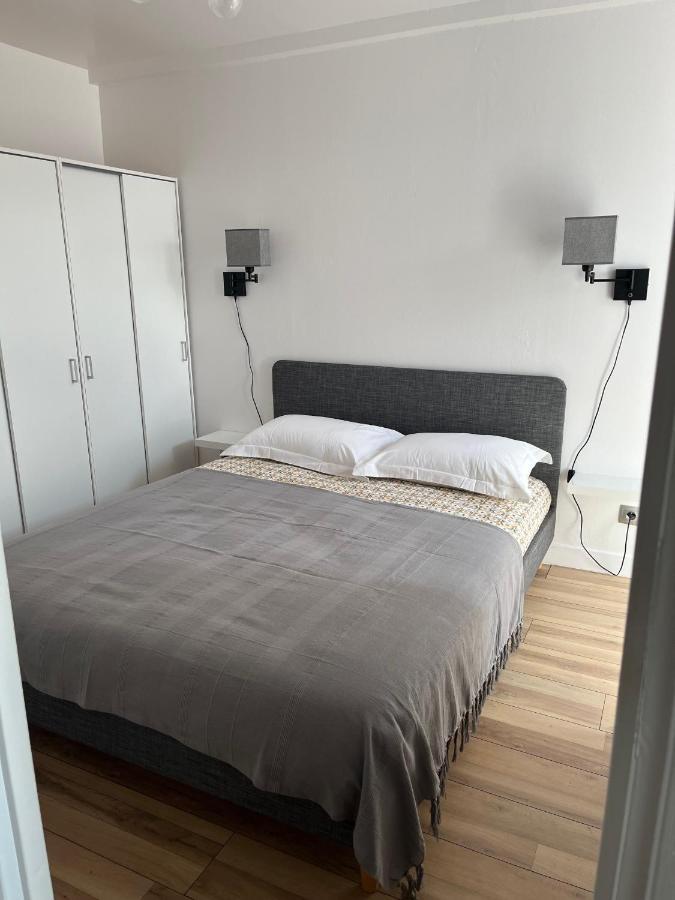 Appartement De La Fontaine A La Tour Du Pin Hyper Centre Parking Prive Екстериор снимка