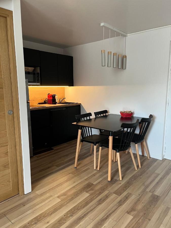 Appartement De La Fontaine A La Tour Du Pin Hyper Centre Parking Prive Екстериор снимка