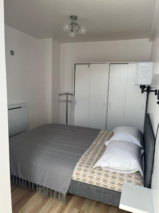 Appartement De La Fontaine A La Tour Du Pin Hyper Centre Parking Prive Екстериор снимка