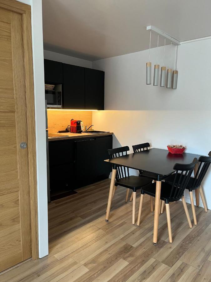 Appartement De La Fontaine A La Tour Du Pin Hyper Centre Parking Prive Екстериор снимка